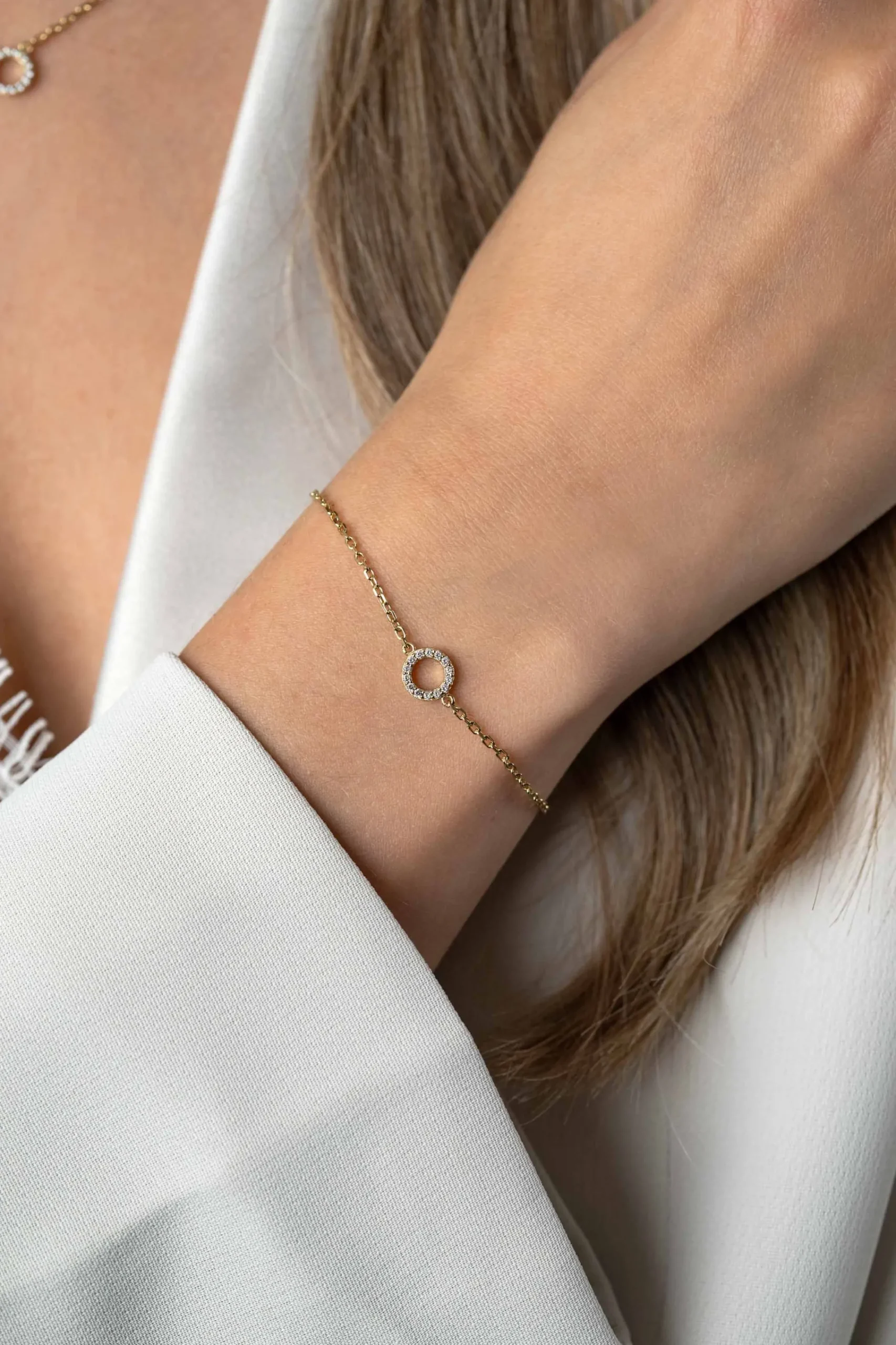 Zinzi gold plated zilveren armband met open rondje (7,5mm) bezet met witte zirconia's 16,5-19,5cm ZIA2550Y