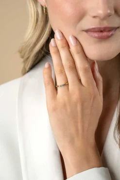 Best Zinzi gold plated zilveren aanschuifring met regenboog kleurstenen in chatonzettingen ZIR2598