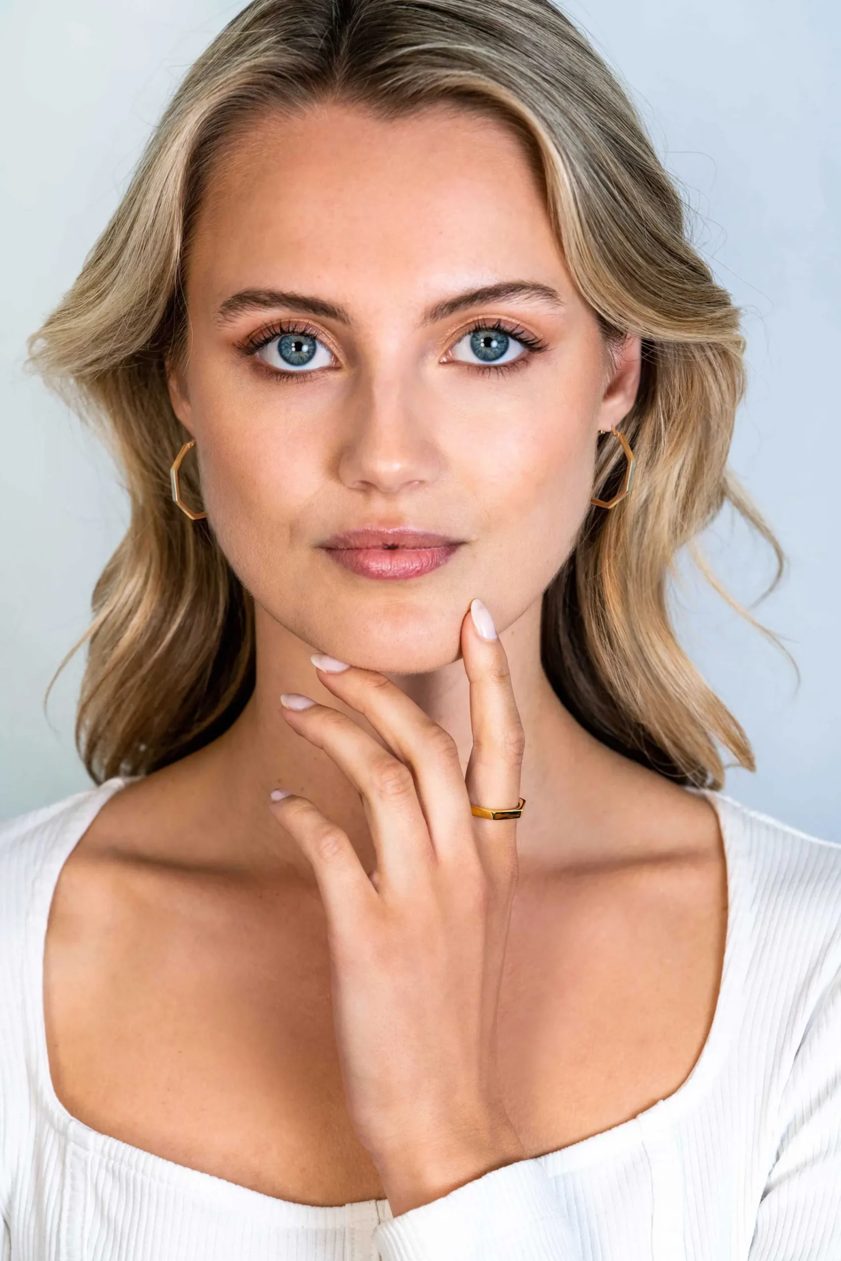 Hot Zinzi gold plated zilveren oorringen in trendy zeshoek 27 x 2mm ZIO2323G