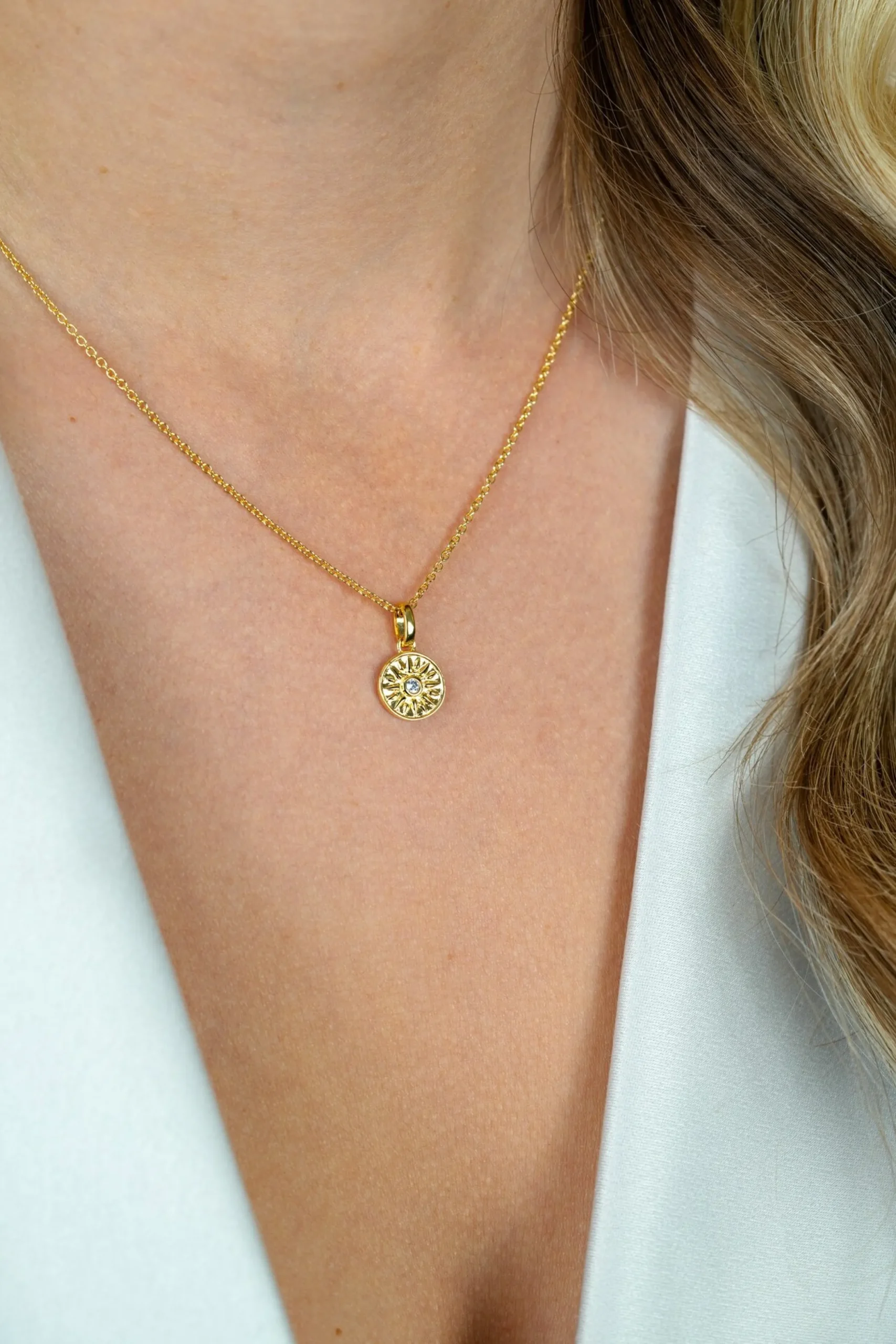 Online Zinzi gold plated zilveren ketting 42-45cm met zon hanger, bezet met witte zirkonia ZIC2741