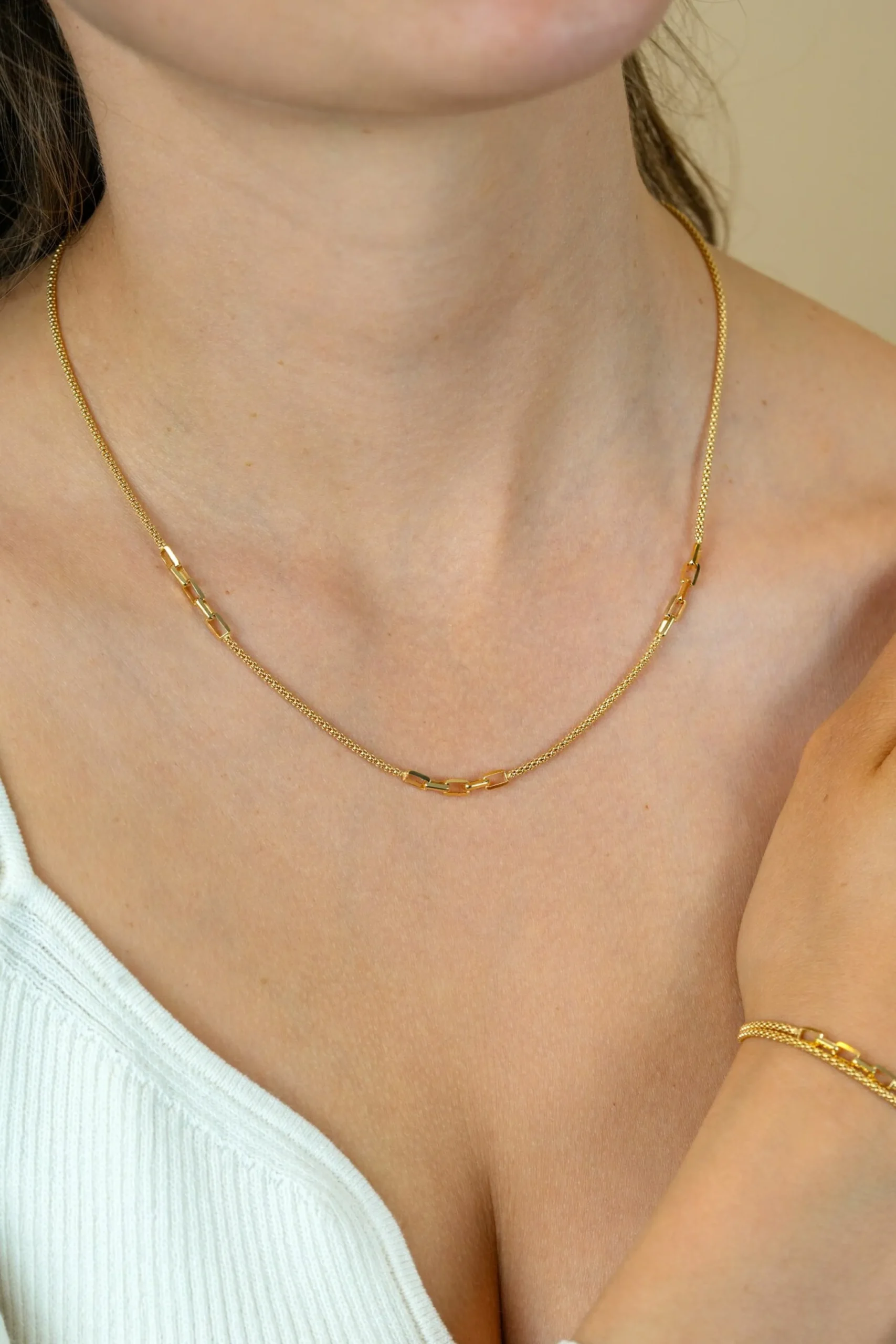 Clearance Zinzi gold plated zilveren popcorn schakelketting 45-48cm met drie paperclip schakelaccenten ZIC2709G
