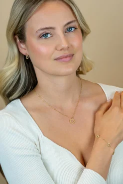 Discount Zinzi gold plated zilveren armband met drie open rondjes (8,5mm) voorzien van een bolstructuur 17-20cm ZIA2704G