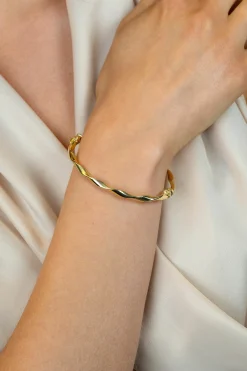Online Zinzi gold plated zilveren bangle armband met gedraaide buis 4mm met luxe scharniersluiting ZIA2756G