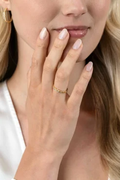 Hot Zinzi gold plated zilveren aanschuifring met sierlijke Infinity schakels, middelste is bezet met witte zirconia's 3mm breed ZIR2591