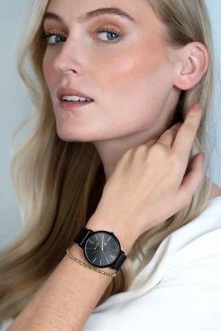 Online Zinzi Retro horloge 38mm zwarte wijzerplaat, goudkleurige wijzers, zwarte stalen kast, zwarte stalen mesh band extra dun ZIW449M