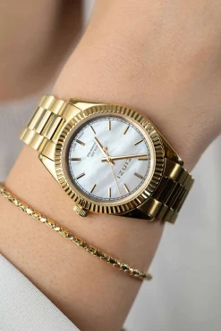 New Zinzi Solaris horloge met witte parelmoer wijzerplaat, stalen geelgoudkleurige kast 35mm en stalen band met clip-sluiting. Het Japanse uurwerk loopt op zon- en kunstlicht ZIW2134