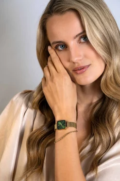 Discount Zinzi Square Mini horloge groene wijzerplaat en vierkante geelgoudkleurige kast stalen mesh band 22mm extra dun ZIW1735