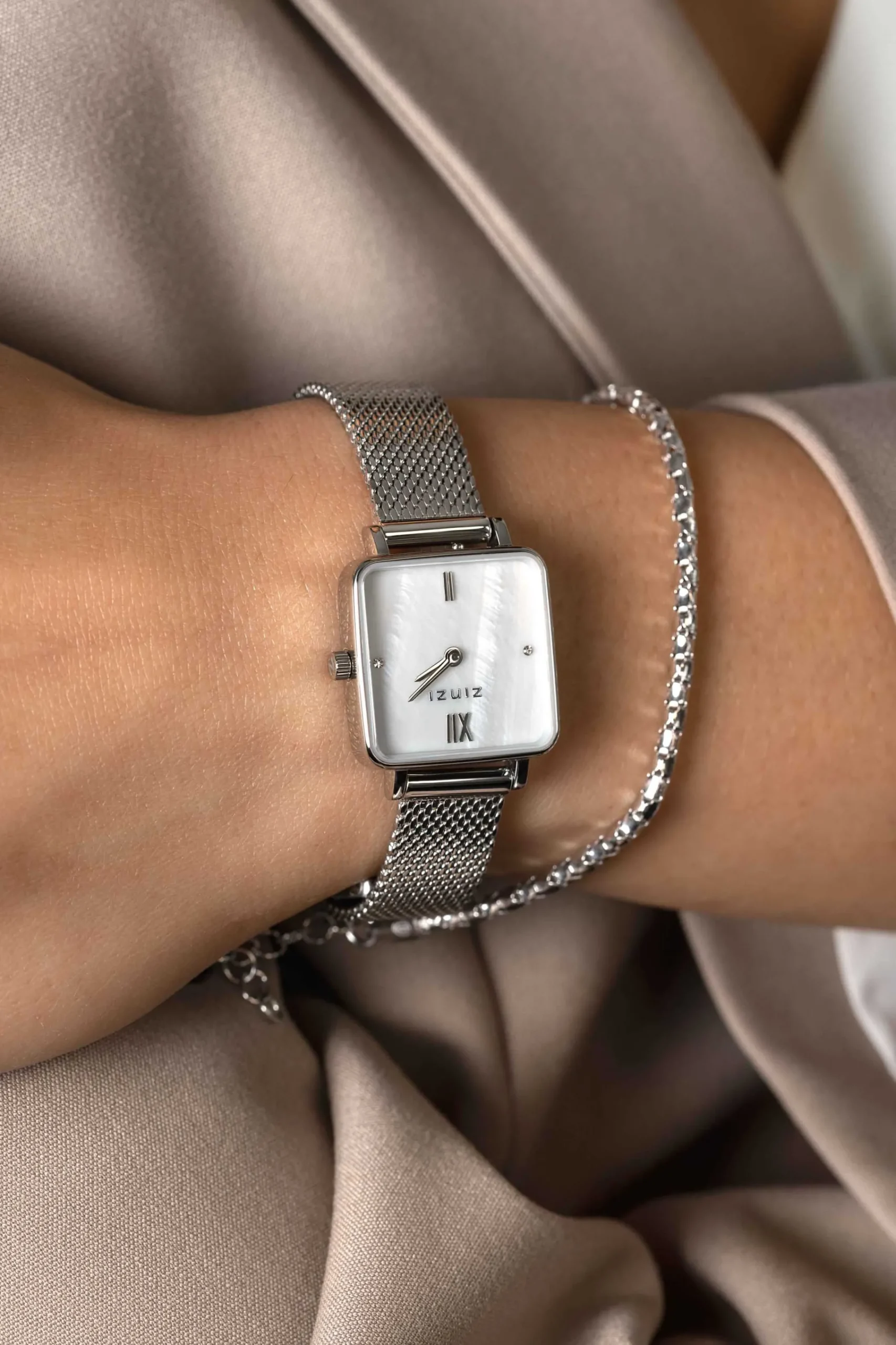 Discount Zinzi Square Mini horloge witte parelmoer wijzerplaat en vierkante zilverkleurige kast stalen mesh band 22mm extra dun ZIW1717