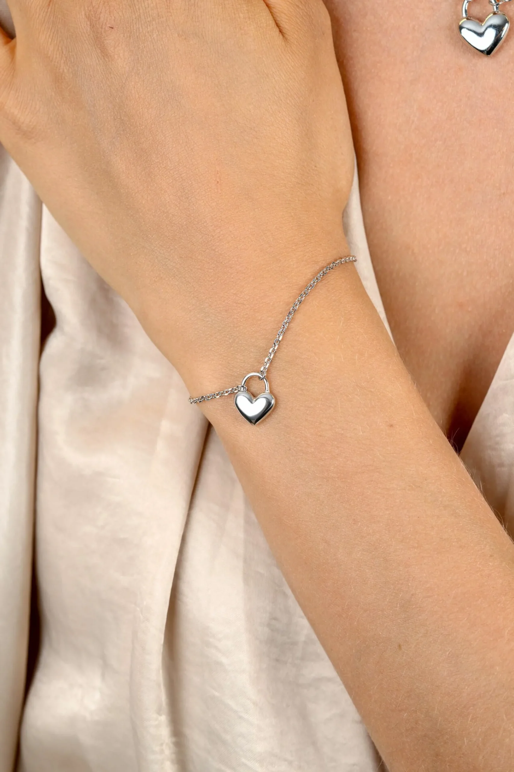 Best Zinzi zilveren schakelarmband met hartvormige slot hanger 17-20cm ZIA2673