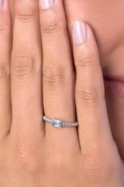 Online Zinzi zilveren aanschuifring gedraaid blauw 3mm ZIR1901