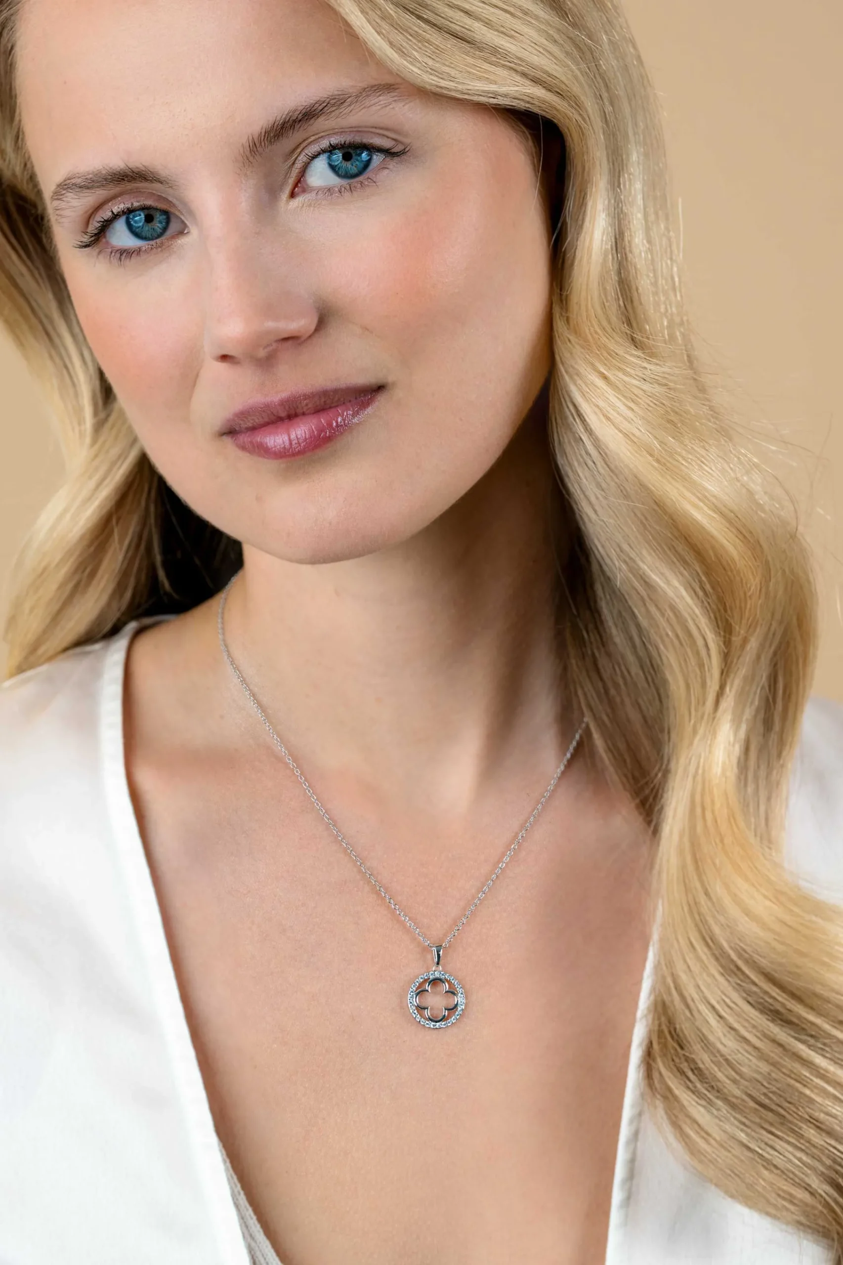 New Zinzi zilveren anker ketting met luxe klaver hanger (15mm) rondom bezet met witte zirconia's 45-48cm ZIC2617