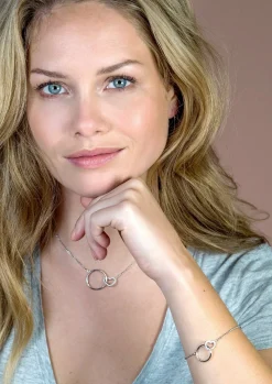 Best Zinzi zilveren armband open rond en hart in elkaar wit ZIA1483