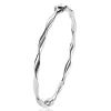 Best Zinzi zilveren bangle armband met gedraaide buis 4mm met luxe scharniersluiting ZIA2756