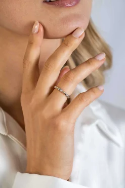 Online Zinzi zilveren bicolor aanschuifring 3mm met bolletjes, waarvan vijf bolletjes bezet zijn met witte zirconia's ZIR2393