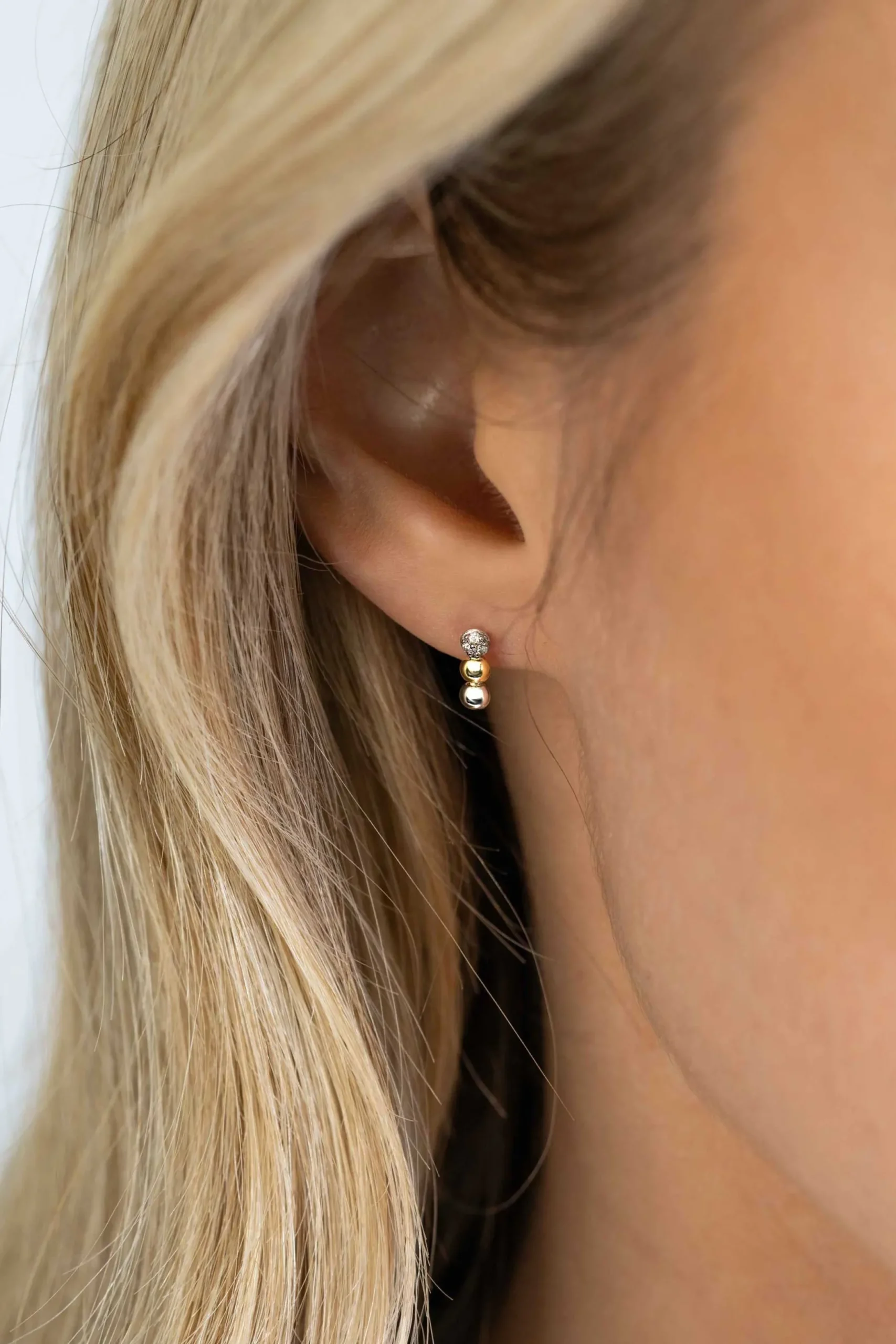 Sale Zinzi zilveren bicolor oorstekers (8mm) met drie bolletjes onder elkaar ZIO2393