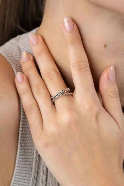 Online Zinzi zilveren brede cross-over ring met trendy paperclip schakel en gedraaide baan ZIR2544