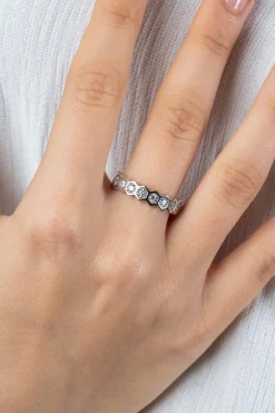 Online Zinzi zilveren brede ring met zeshoeksvormen, bezet met witte zirconia's ZIR2543