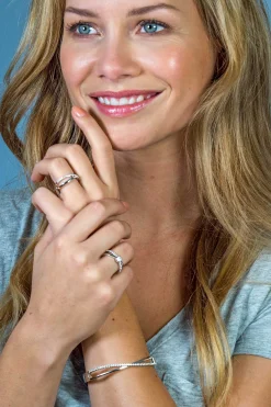 Outlet Zinzi zilveren cross-over ring glad wit ZIR1569