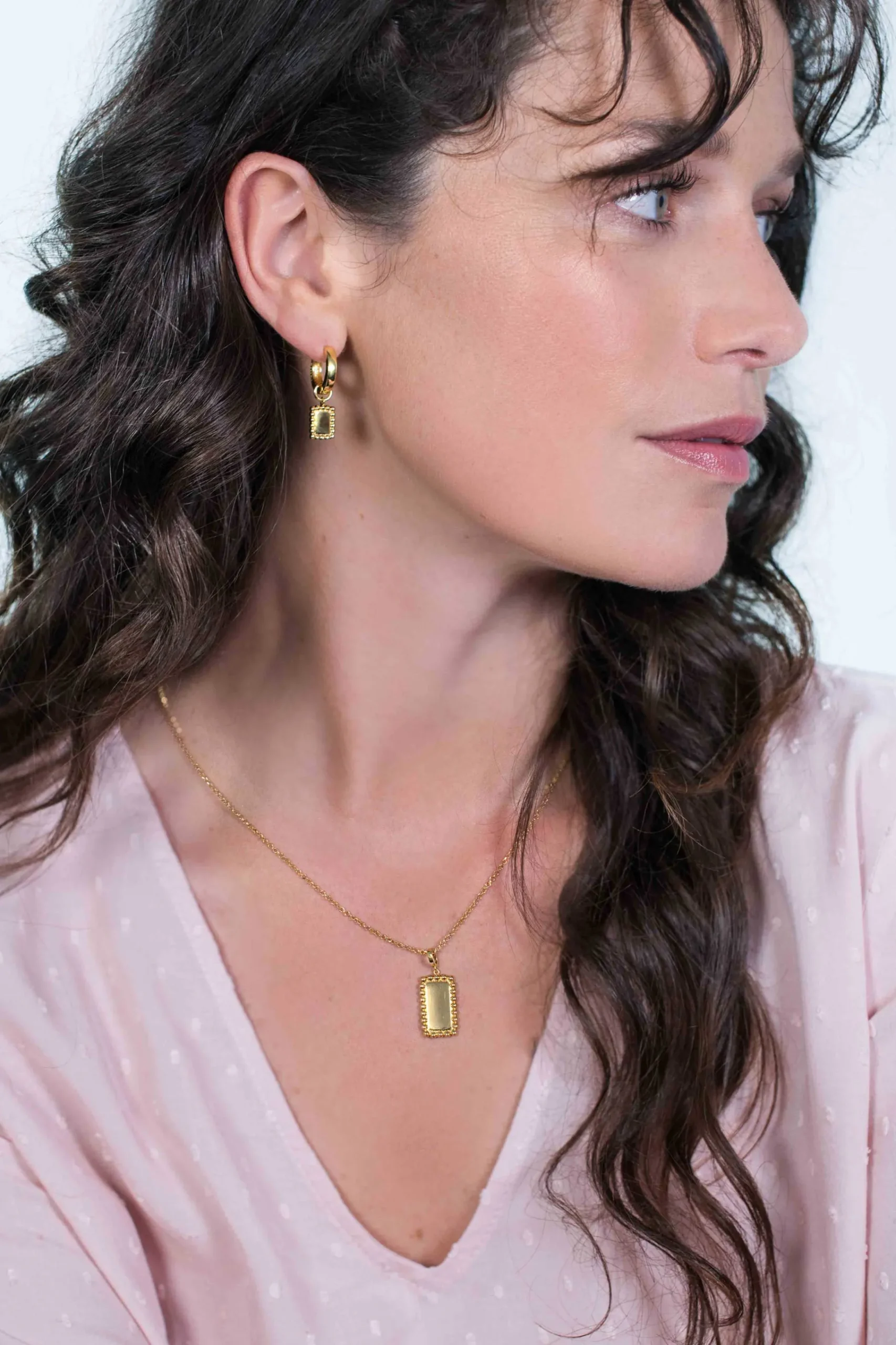 Discount Zinzi zilveren hanger geelverguld 26mm rechthoek met bolletjes rand ZIH1976G (zonder collier)