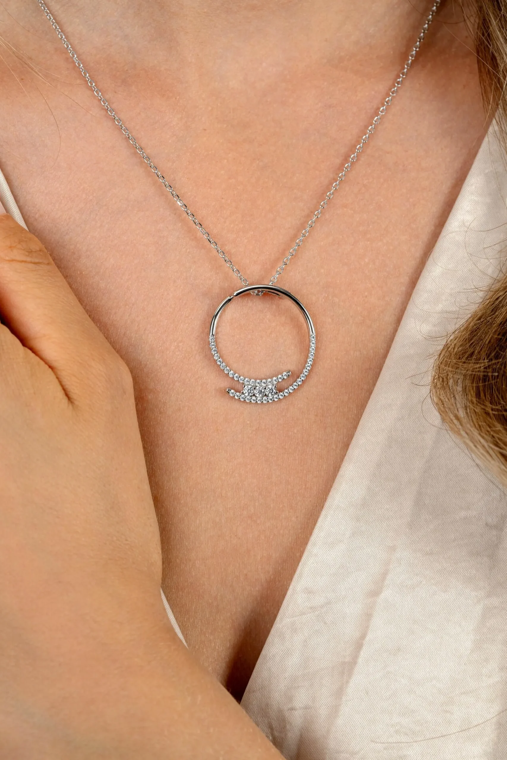 New Zinzi zilveren ketting met grote open ronde hanger 25mm bezet met witte zirkonia's 45-50 cm ZIC2645