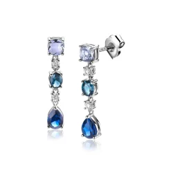 Outlet Zinzi zilveren lange oorsieraden 29mm met een prachtige combinatie van blauwe kleurstenen. In vierkant, ovaal en peervorm, afgewisseld met kleine witte zirconia's. ZIO2397