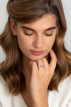 Outlet Zinzi zilveren luxe aanschuifring baguette geslepen donkerblauwe zirconia ZIR2133B