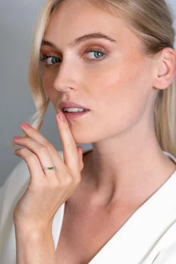 Sale Zinzi zilveren luxe bicolor aanschuifring baguette geslepen groene zirconia ZIR2133G