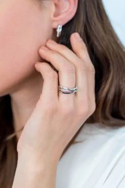 New Zinzi zilveren luxe cross-over ring glad met witte zirconia's ZIR1774