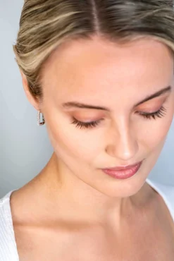 Hot Zinzi zilveren luxe oorringen 18x3mm rechthoekig met witte zirconia's ZIO2222Z