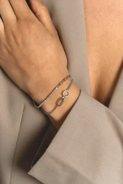 Clearance Zinzi zilveren multi-look armband met twee kettinkjes, verbonden aan een ovale schakel en open rondje bezet met witte zirconia's 17-20cm ZIA2463