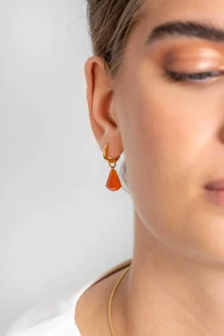 Discount Zinzi zilveren oorbedels 14K geel verguld in kegelvorm met koraalrood agaat 8mm ZICH2256R (zonder oorringen)