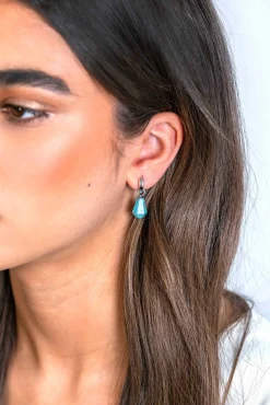 Discount Zinzi zilveren oorbedels in kegelvorm met turquoise howliet edelstenen 8mm ZICH2256T (zonder oorringen)