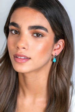 Discount Zinzi zilveren oorbedels in kegelvorm met turquoise howliet edelstenen 8mm ZICH2256T (zonder oorringen)