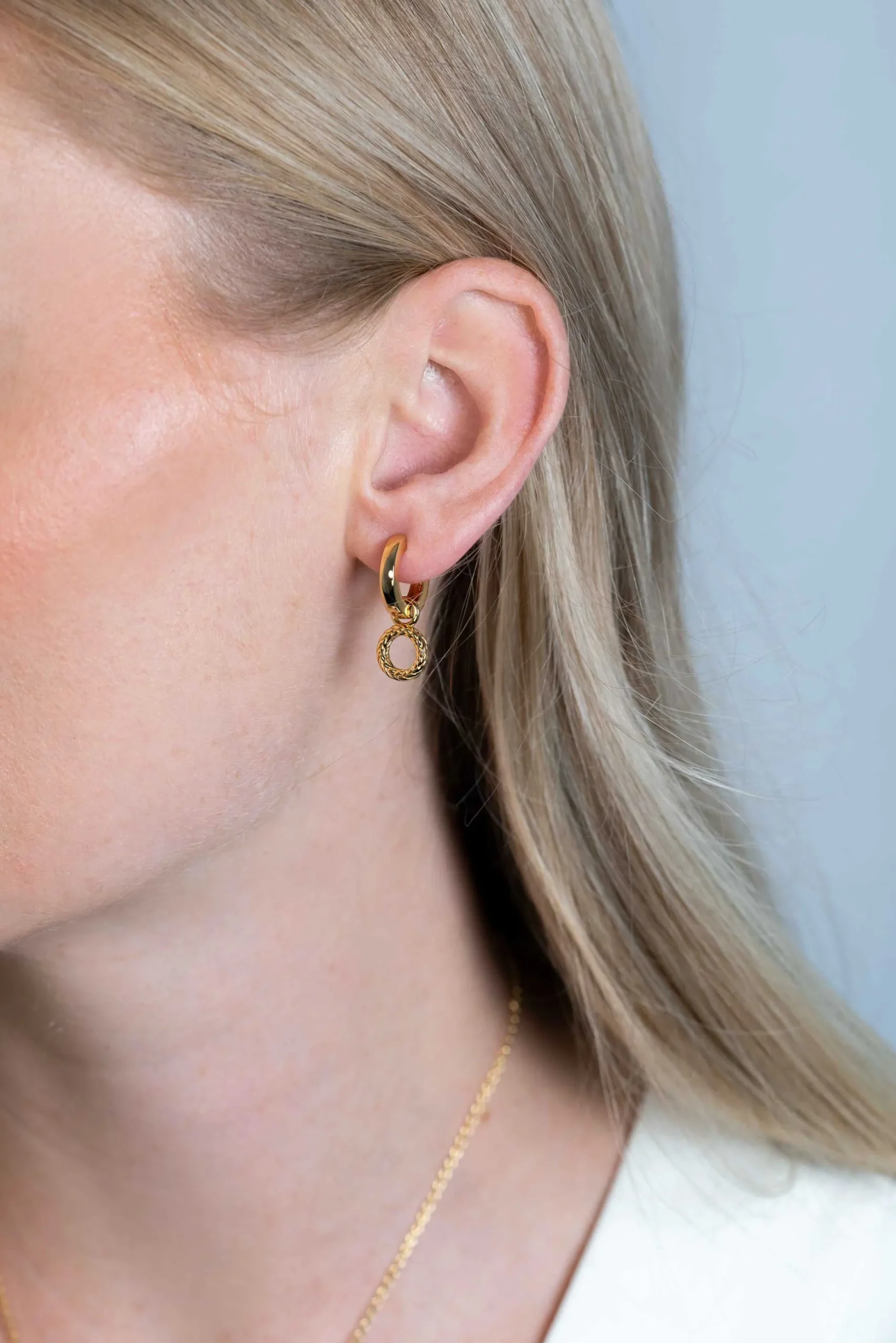 Hot Zinzi zilveren oorbedels 14K geel verguld rond met touw-effect 10mm ZICH2246G (zonder oorringen)