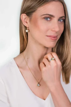 Online Zinzi zilveren oorhangers geelverguld witte zirconia 11mm ZIO2