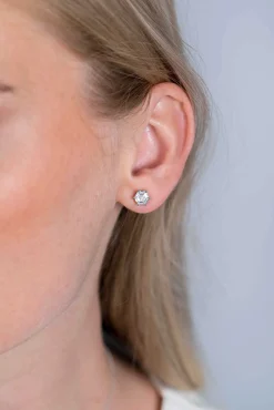 Discount Zinzi zilveren oorknoppen zeshoek met witte zirconia 7mm ZIO2259