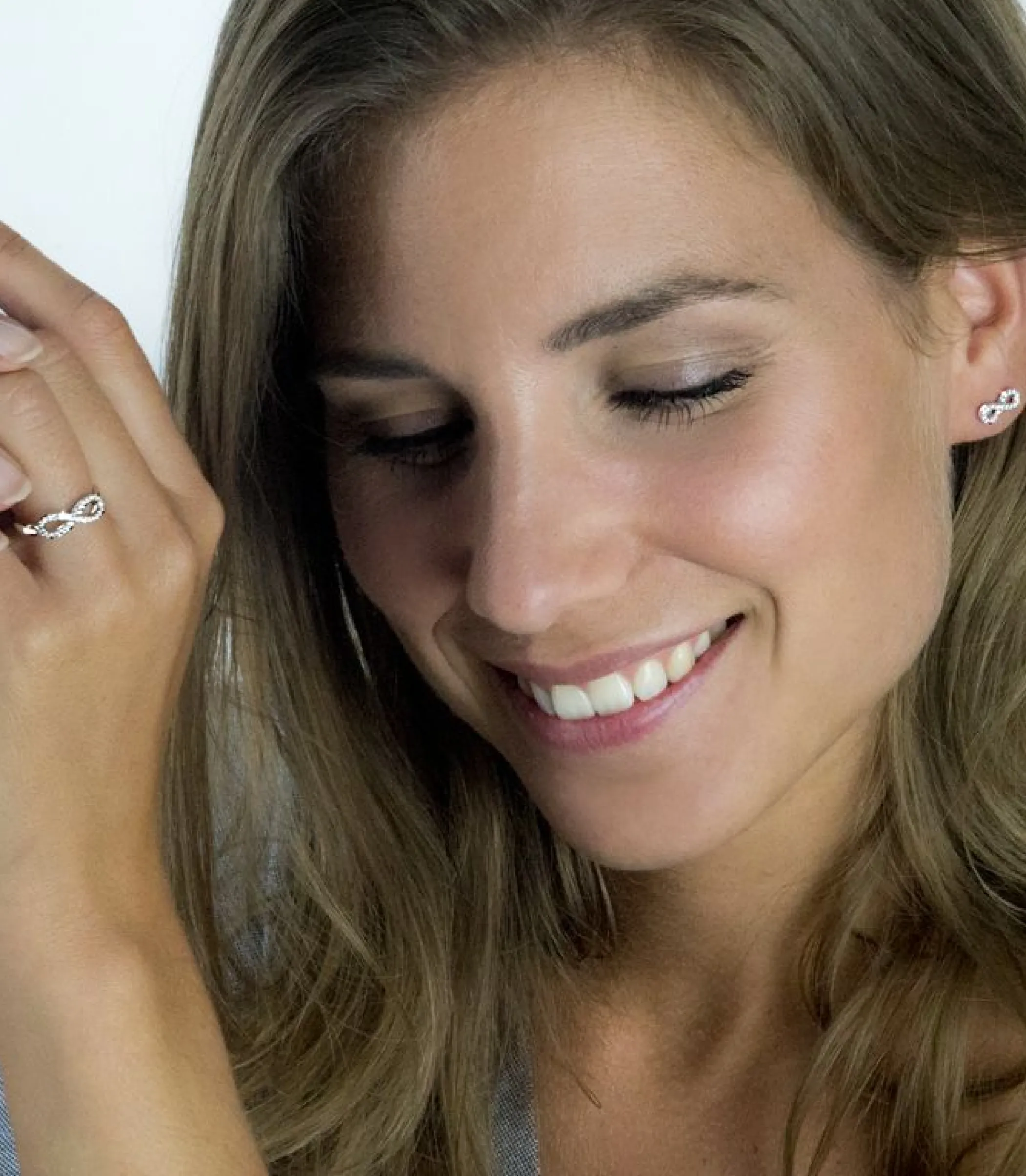 Outlet Zinzi zilveren oorknoppen infinity wit ZIO1065Z