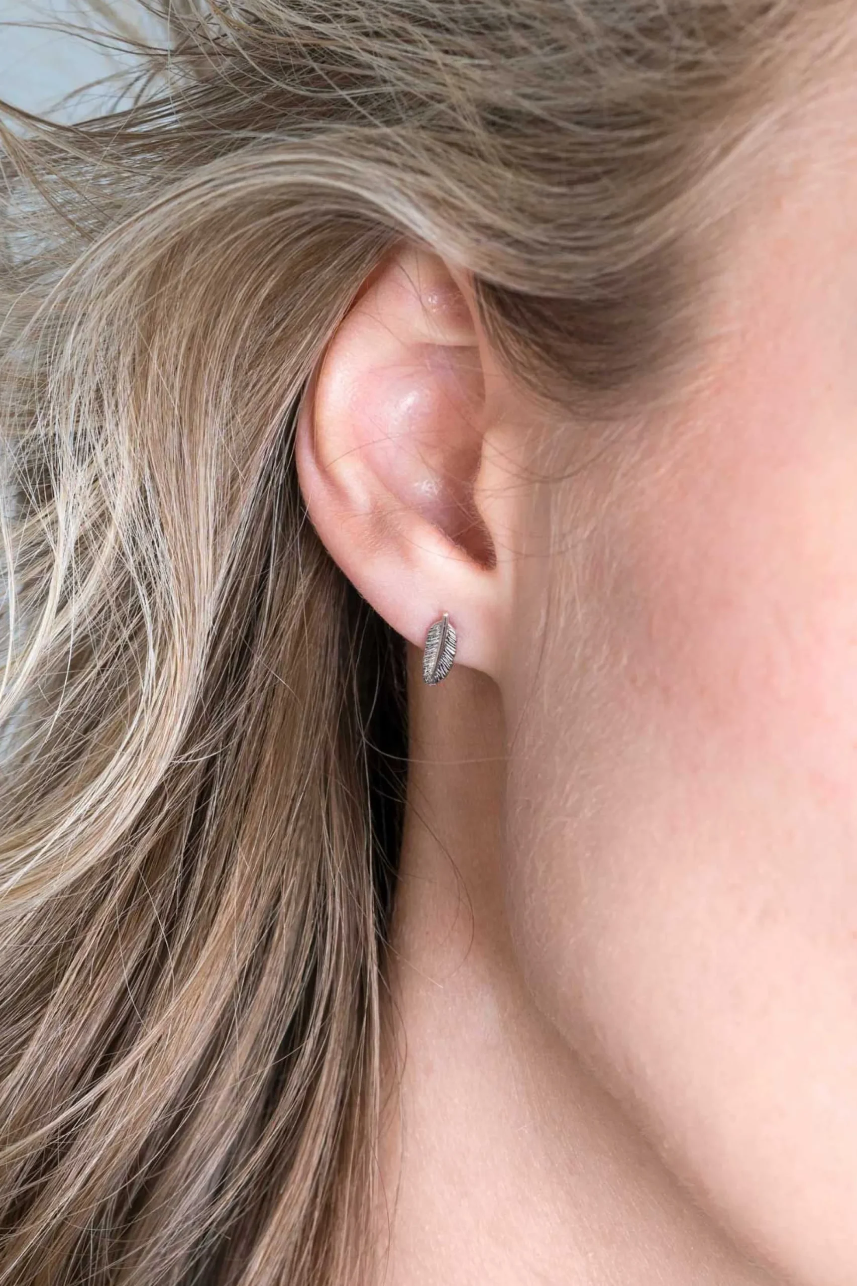 Hot Zinzi zilveren oorknoppen veertje 10mm ZIO2212