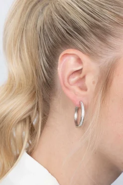 Hot Zinzi zilveren oorringen 28 x 3mm witte zirconia's met luxe klapsluiting ZIO193Z