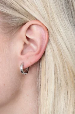 New Zinzi zilveren oorringen 15 x 3mm witte zirconia's aan zijkant met luxe klapsluiting ZIO1513