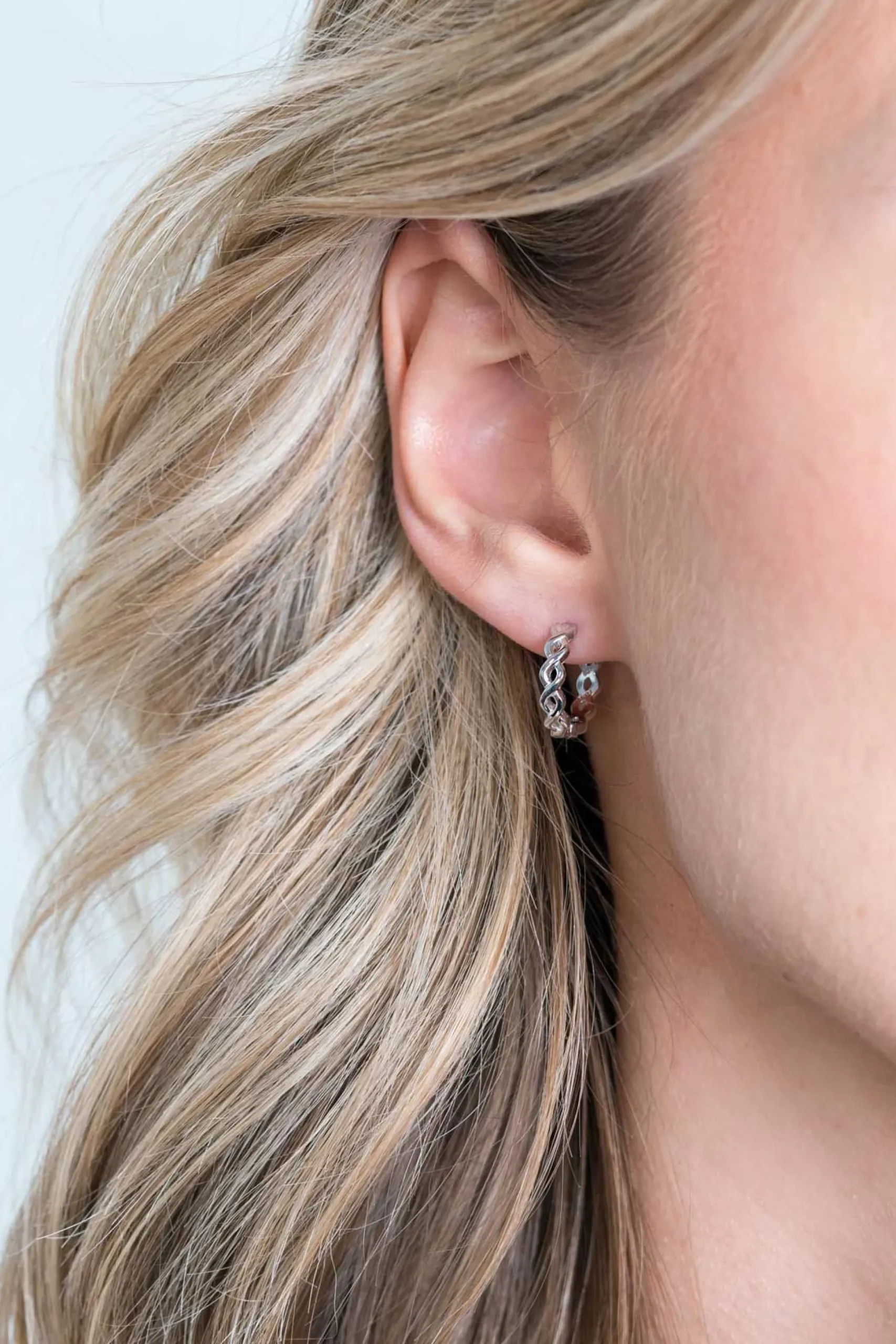 Clearance Zinzi zilveren oorringen 13mm Infinity vorm luxe sluiting ZIO1265