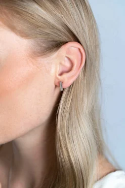 Sale Zinzi zilveren oorstekers staafje 12mm ovale vorm bezet met witte zirconia's ZIO2270