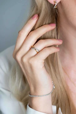 Outlet Zinzi zilveren ring cross-over bicolor bezet met witte zirconia's ZIR2234