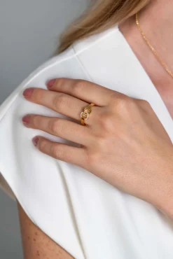Best Zinzi zilveren ring in 14K geelverguld, twee ronde vormen met elkaar verbonden wit ZIR2266Y