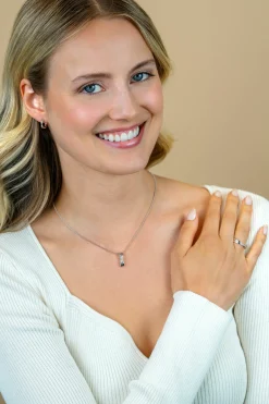 Online Zinzi zilveren ring kruislings wit ZIR2039