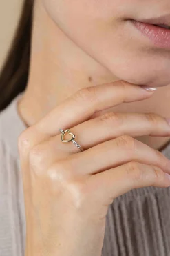 Clearance Zinzi zilveren ring met gold plated open hartje 8mm en witte zirconia's ZIR2566
