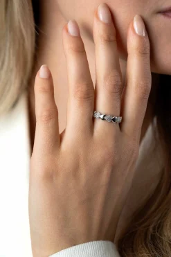 Hot Zinzi zilveren ring met hartjes afwisselend bezet met witte zirconia's ZIR1798Z