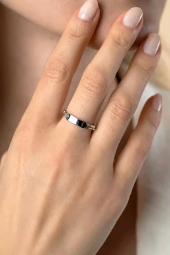 Online Zinzi zilveren ring met paperclip schakels en rechthoekig glanzend plaatje ZIR2530
