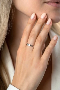 Online Zinzi zilveren ring met paperclip schakels en rechthoekig glanzend plaatje ZIR2530