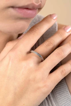New Zinzi zilveren ring met sierlijk gevlochten touweffect 2,6mm breed ZIR2553